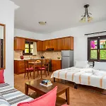Mandraki Paradise Apartment *