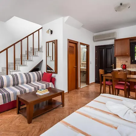 Mandraki Paradise Apartament Meyísti